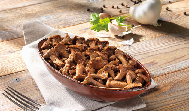 Finferli FINFERLI TRIFOLATI - CHAMPIÑONES CHANTERELLE SALTEADOS 800 g – Emporio ...